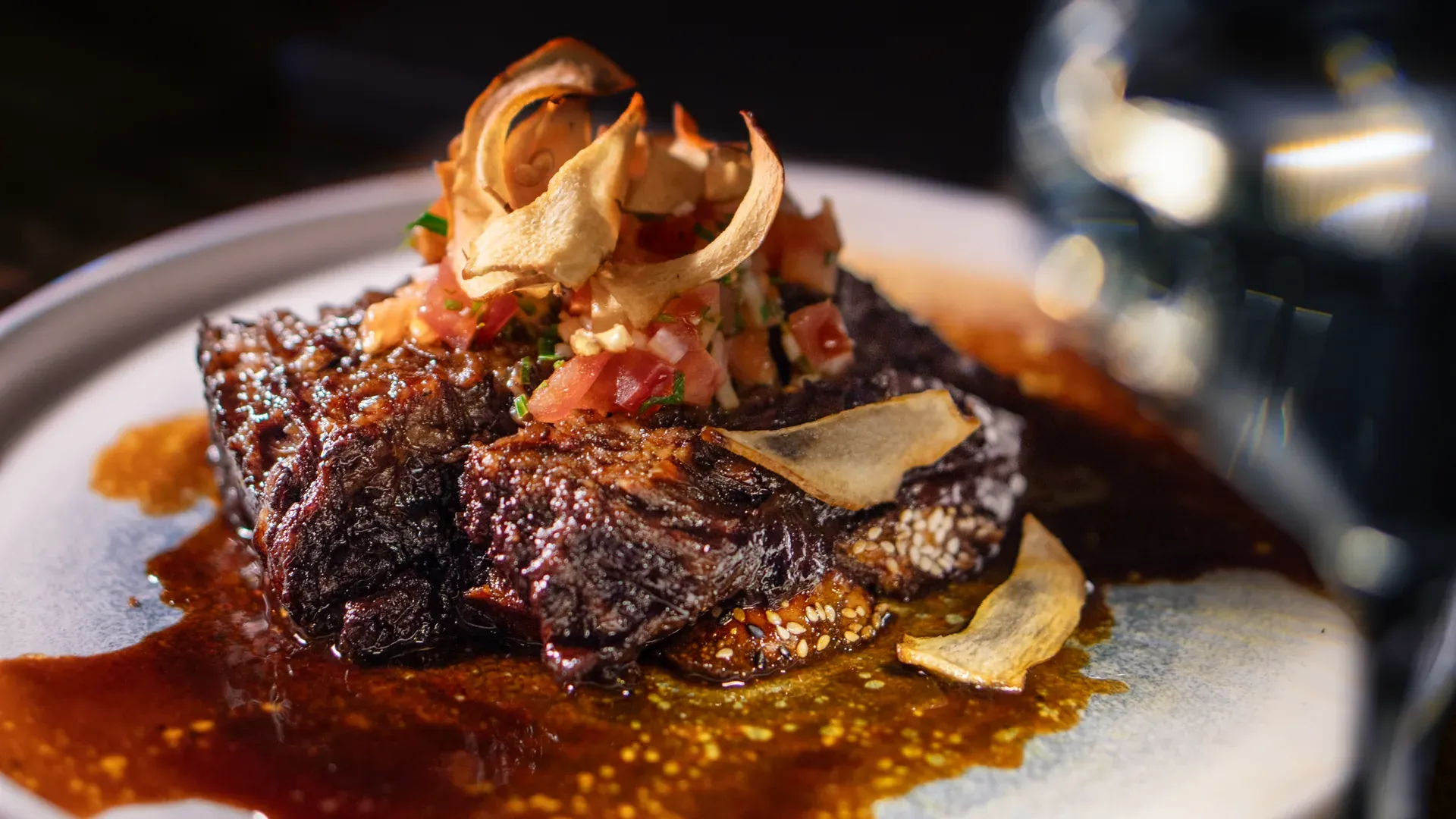 Glazed short ribs with tomato salsa and flatbread crisps