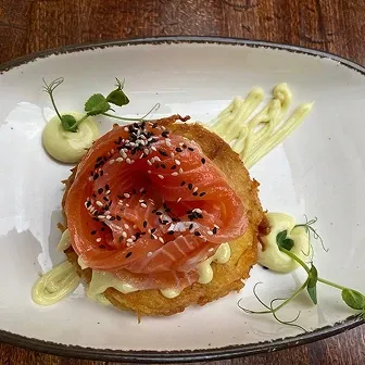 Pastrami Latkes mit gebeiztem Lachs